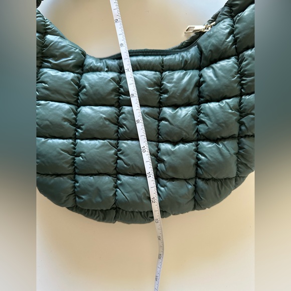 NWOT Quilted Padded Cloud Hobo Shoulder Bag in Deep Green - Picture 7 of 8
